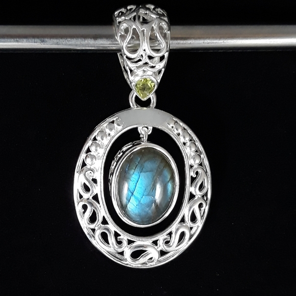 Sterling Silver Blue Labradorite Pendant - Picture 2 of 15